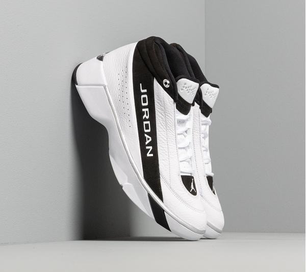 Jordan Team Showcase White/ White-Black-Metallic Silver