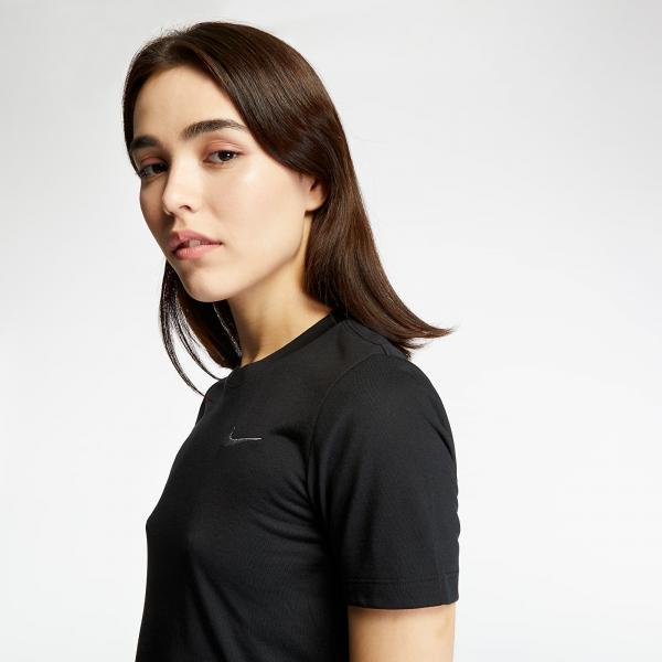 Nike Sportswear Slim Fit Crop Top Black