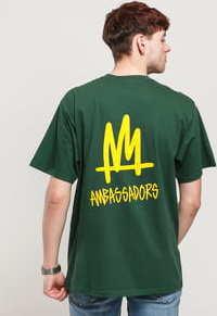 Ambassadors Double Mark Tee tmavě zelené