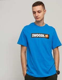 Nike M NSW Tee Swoosh BMPR STKR modré