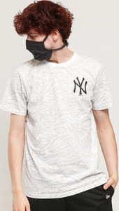 New Era MLB AOP Tee NY bílé / světle šedé