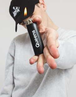 Queens Lighter černý