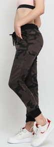 Urban Classics adies Camo Terry Pants camo tmavě šedé