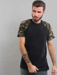 Urban Classics Raglan Contrast Tee černé / camo zelené
