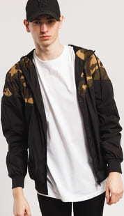 Urban Classics Pattern Arrow Windbreaker černá / camo zelená