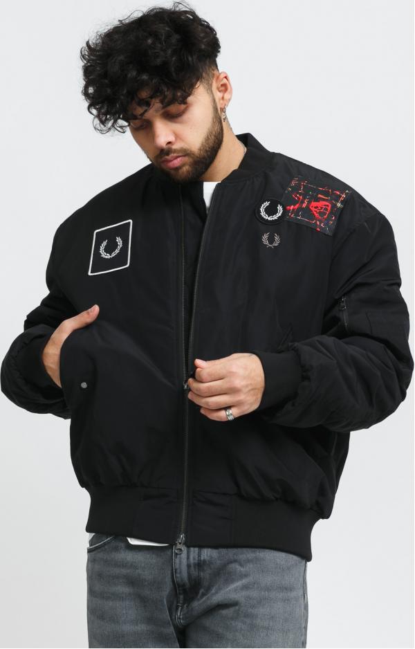 FRED PERRY Graphic Applique Bomber Jacket černá