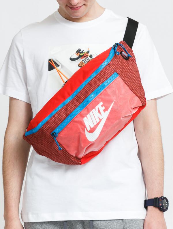 Nike NK Tech Waistpack červená / vínová / modrá