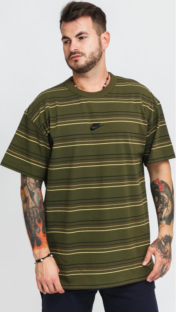 Nike M NSW Tee Prem Essential Stripe AOP tmavě olivové