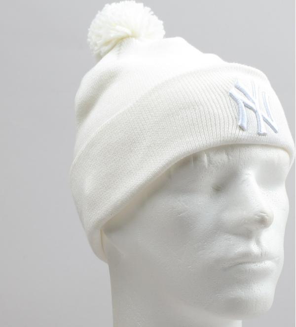 New Era WMNS Essential Bobble Knit NY bílý