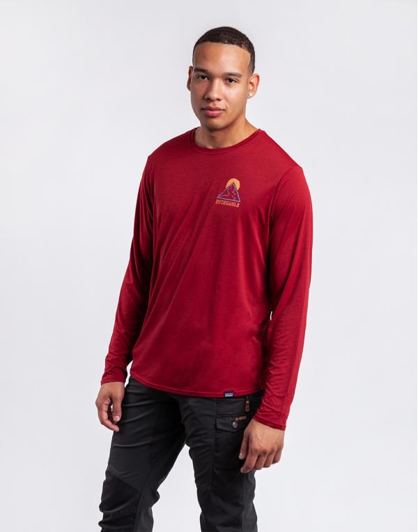 Tričko Patagonia M's L/S Cap Cool Daily Graphic Shirt Slow Going: Wax Red X-Dye