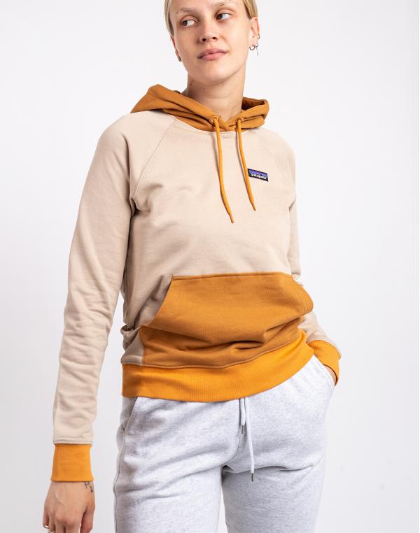 Patagonia W's P-6 Label Organic Hoody Oar Tan S