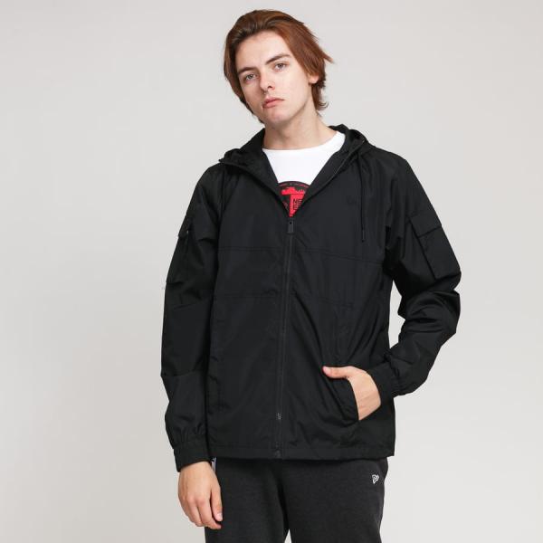 Větrovka New Era Cargo Windbreaker New Era černá