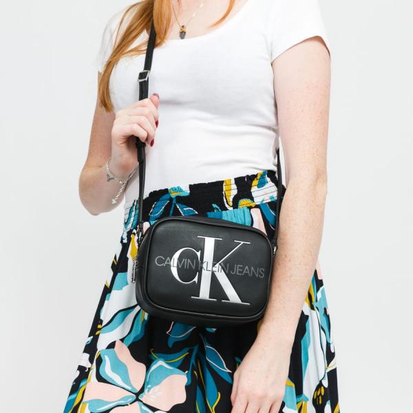 Kabelka CALVIN KLEIN JEANS Sculpted Camera Bag černá