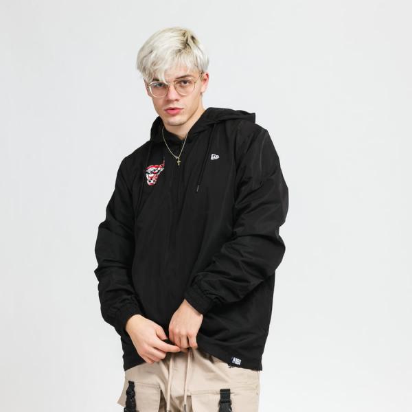 Větrovka New Era NBA Seasonal Infill Print Windbreaker Bulls černá