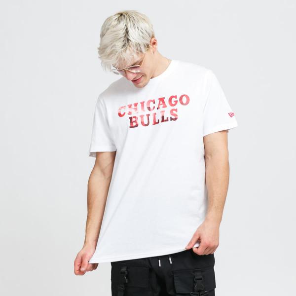 Tričko s krátkým rukávem New Era NBA Photographic Wordmark Tee Bulls bílé