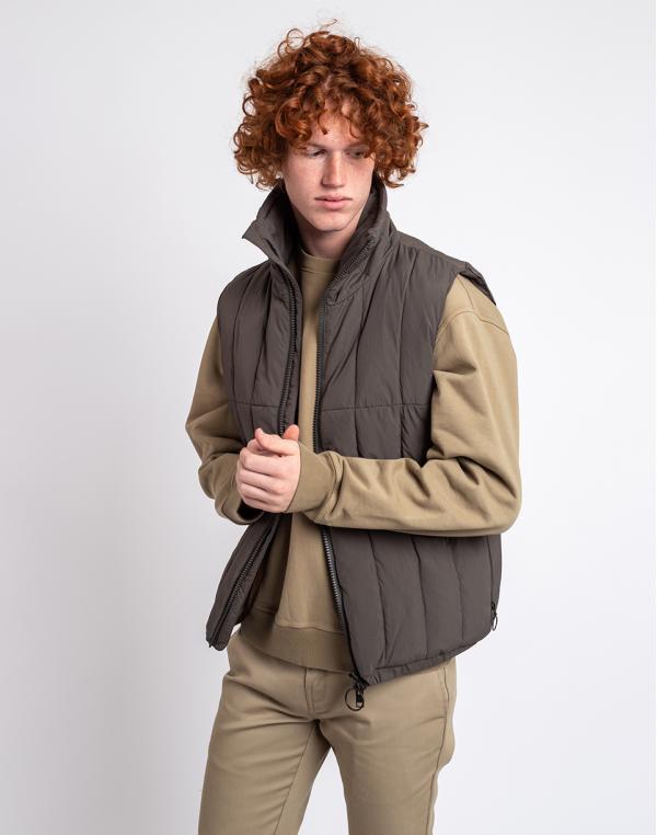 Embassy of Bricks and Logs Barrett Puffer Vest Black olive S