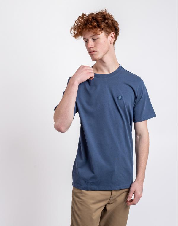 Tričko Knowledge Cotton Badge T-Shirt 1188 Dark Denim