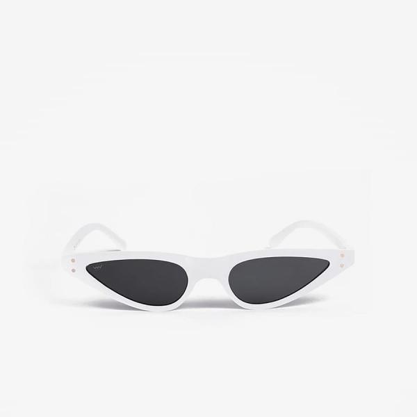 Vuch Hoary White
