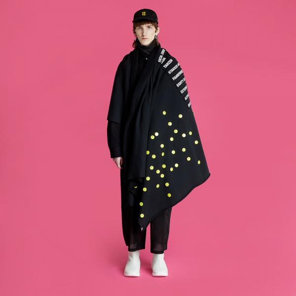 RAF SIMONS Fleece Blanket With Pins And Badges Black Universal