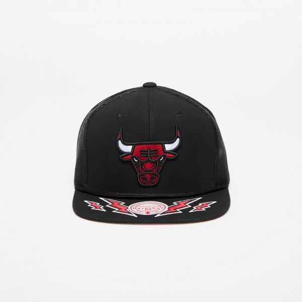 Kšiltovka Mitchell & Ness Chicago Bulls Recharge Trucker Black Universal