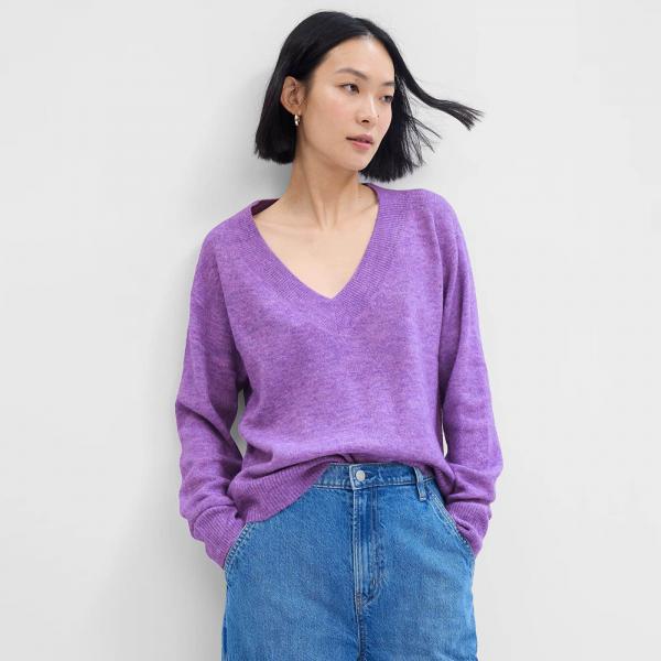 Svetr GAP V Neck Sweater Lilac Blossom Melange XXS