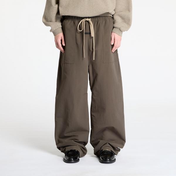 Kalhoty Fear Of God ESSENTIALS Military Nylon Utility Pant Brown L