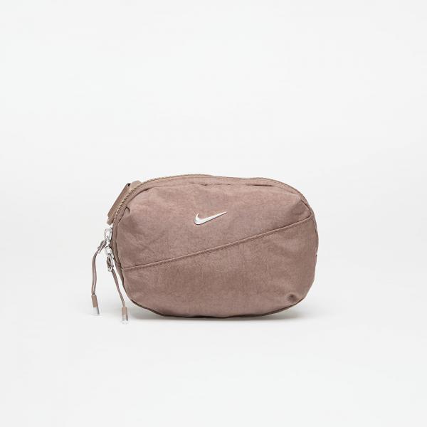 Ledvinka Nike Aura Crossbody Bag (2L) Mink Brown/ Mink Brown/ Matte Silver 2 l