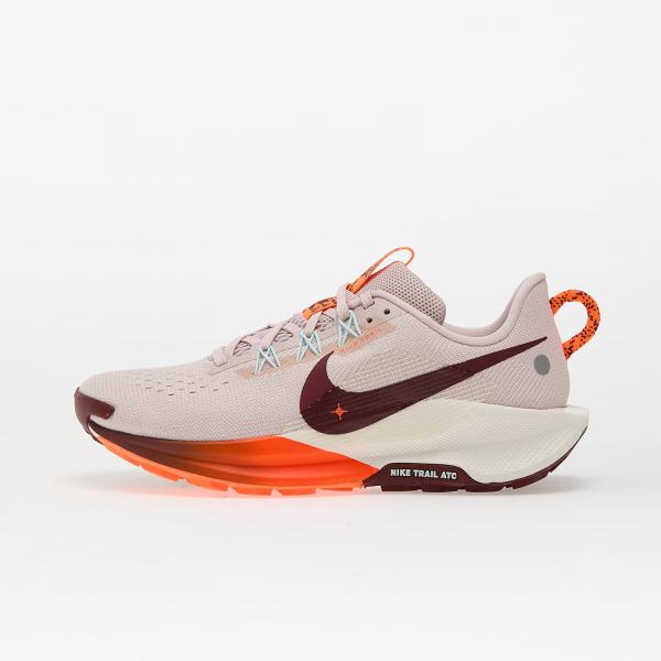 Tenisky Nike W Reactx Pegasus Trail 5 Silt Red/ Dk Team Red-Hyper Crimson-Sail-Glacier Blue EUR 36.5