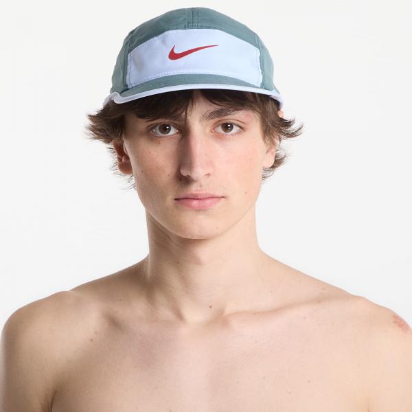 Kšiltovka Nike Fly Dri-FIT Unstructured Swoosh Cap Mineral Slate/ Hydrogen Blue/ Team Crimson M/L