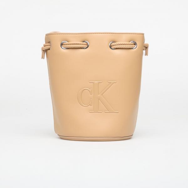 Kabelka Calvin Klein Bold Ck Small Bucket Bag Tannin Universal
