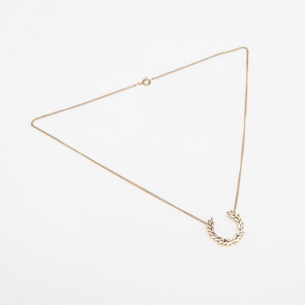 Náhrdelník Fred Perry Laurel Wreath Necklace Gold Universal