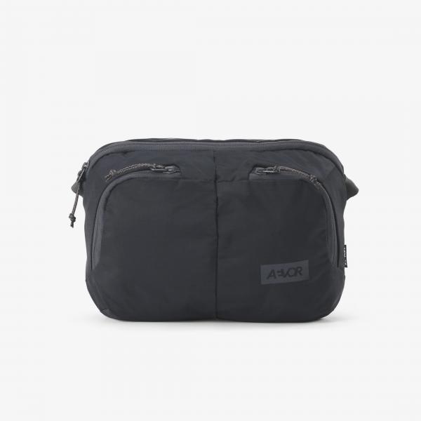 Taška AEVOR Sacoche Bag Ripstop Charcoal Black 4 l