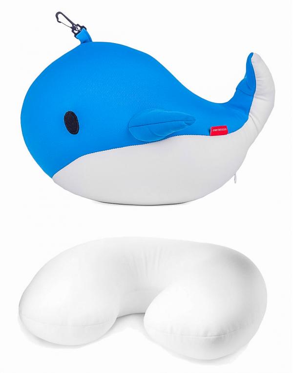Cestování Kikkerland Zip&Flip Pillow Whale modrá