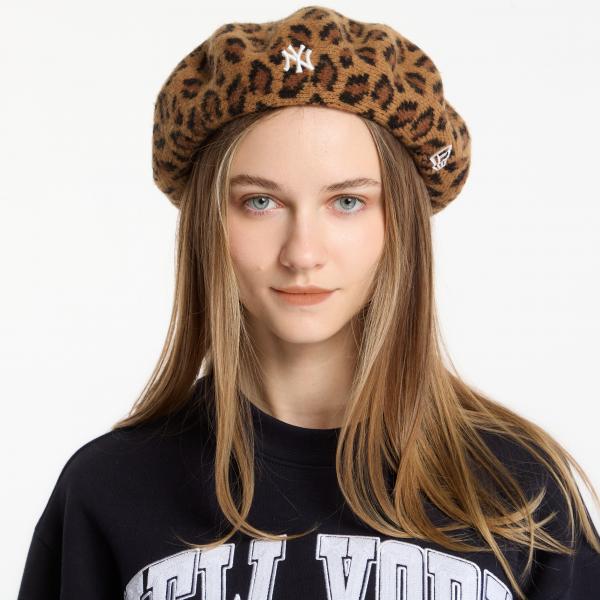 Čepice New Era Beret MLB Leopard New York Yankees Stone/ Black Universal