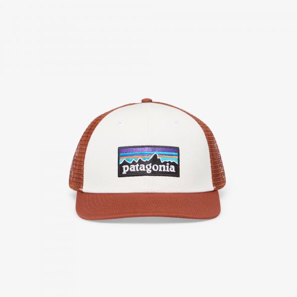 Kšiltovka Patagonia P-6 Logo Trucker Hat White W/ Rusty Red Universal