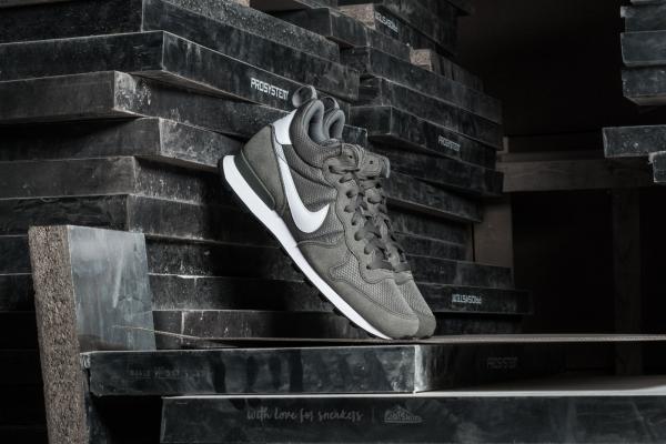 Nike Internationalist Mid Tumbled Grey/ White-White