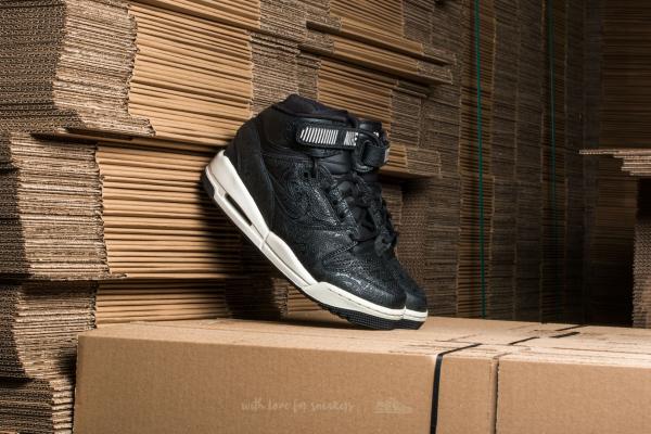Nike W Air Revolution Premium Essential Black/ Black-Light Bone