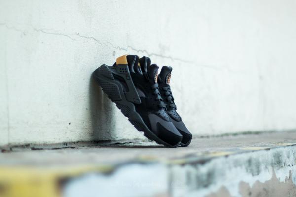 Nike Air Huarache Black/ Metallic Gold