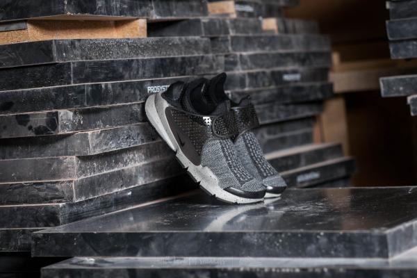 Nike Sock Dart SE Premium Black/ White-University Red