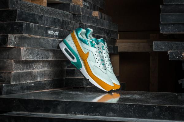 Nike Wmns Air Max BW Barely Green/ Gold Leaf