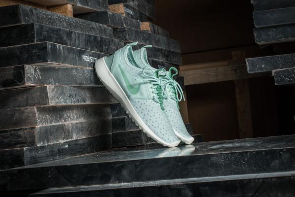 Nike Wmns Juvenate Barely Green/ Enamel Green-Sail