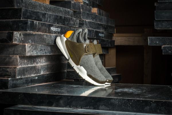 Nike Wmns Sock Dart SE Dark Loden/ Gold Leaf