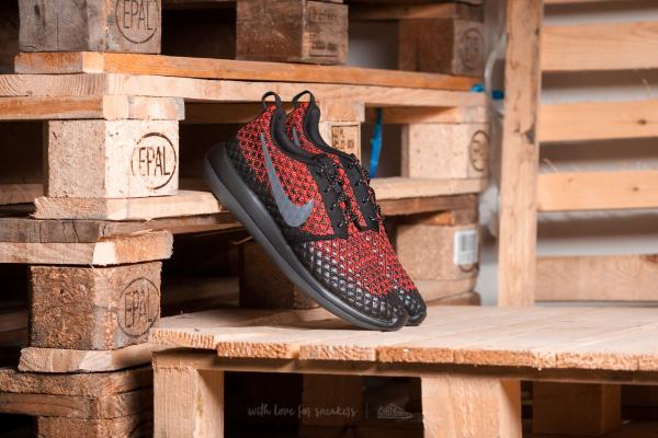 Nike Roshe Two Flyknit 365 Bright Crimson/ Dark Grey-Black