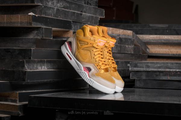 Nike Wmns Air Tech Challenge II SE Gold Dart/ Gold Dart-Lava Glow