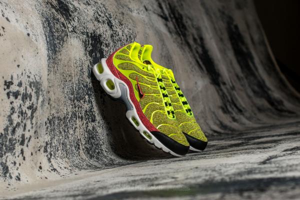Nike Wmns Air Max Plus SE Volt/ Volt-Black-Hot Punch
