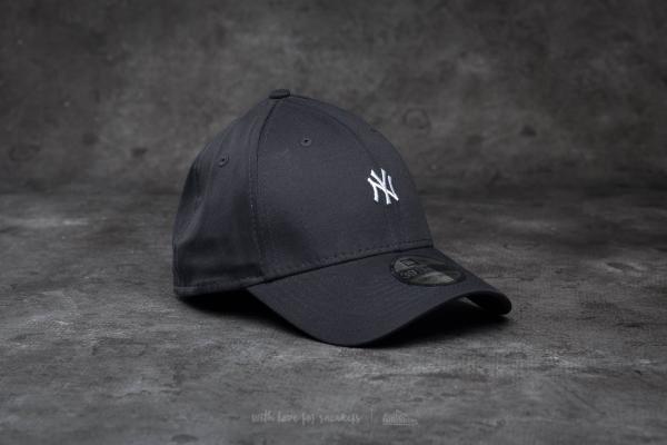 New Era 39Thirty Mini Logo Essential New York Yankees Cap Black/ White