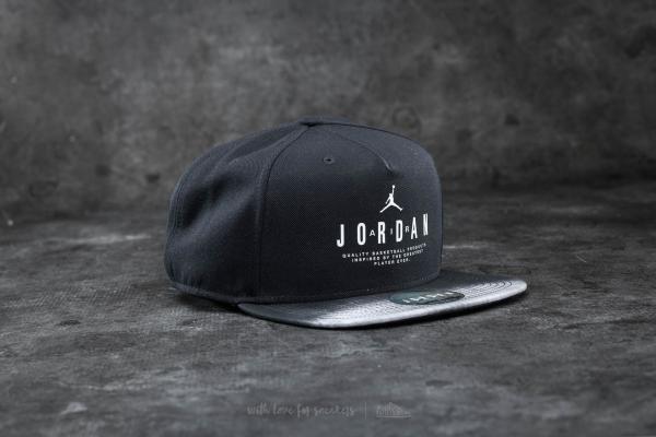 Jordan Modern Heritage Snapback Black/ White