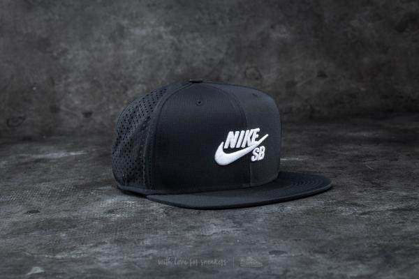 Nike SB Performance Trucker Hat Black/ White