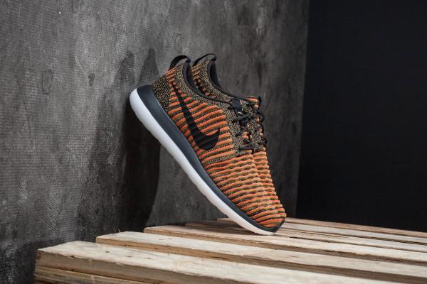Nike Roshe Two Flyknit Black/ Black-White-Max Orange