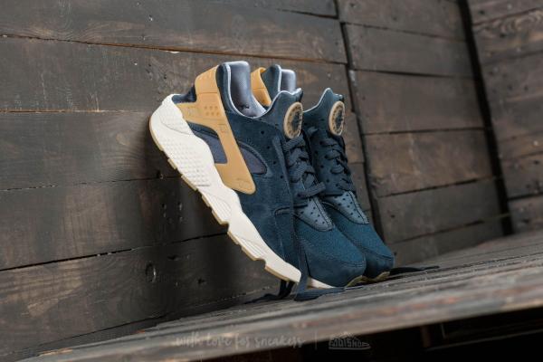 Nike Air Huarache Run SE Armory Navy/ Gum Yellow